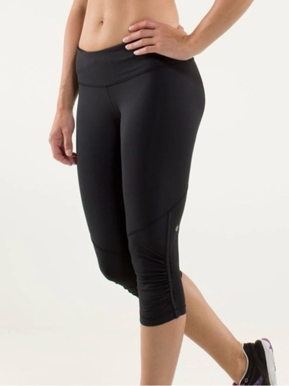 lululemon athletica Black Run For Your Life Crop. Size 8